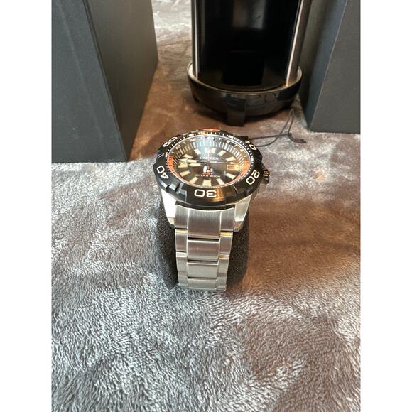 Citizen Promaster BJ7129-56E GMT Diver watch in a unique scuba tank-inspired box - Picture 9 of 10